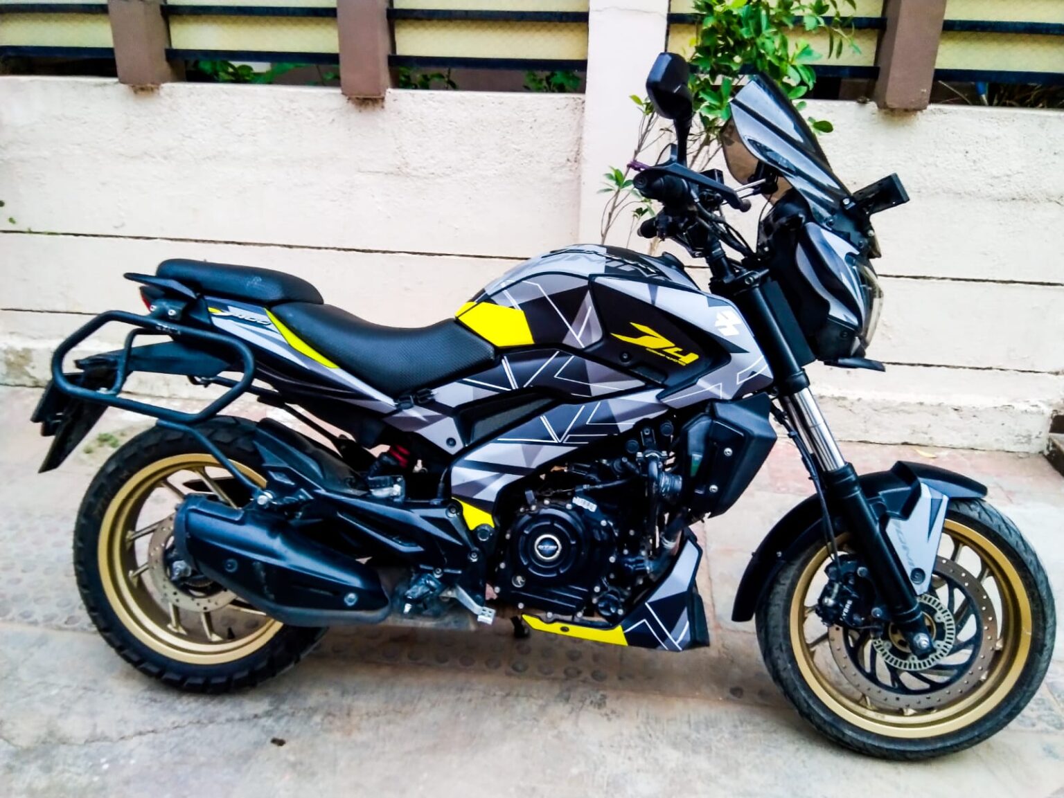 Dominar Sticker Bajaj Dominar Abstract Design 250-400 (BS4-BS6) [Full Body Edge To Edge ...