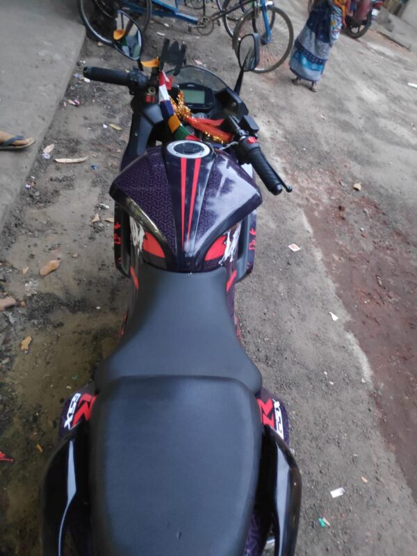 Suzuki Gixxer SF Venom Design 155-250 [Full Body Edge To Edge Wrap / Decal / Sticker Kit] - Image 3