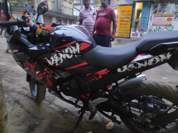 Suzuki Gixxer SF Venom Design 155-250 [Full Body Edge To Edge Wrap / Decal / Sticker Kit] - Image 4